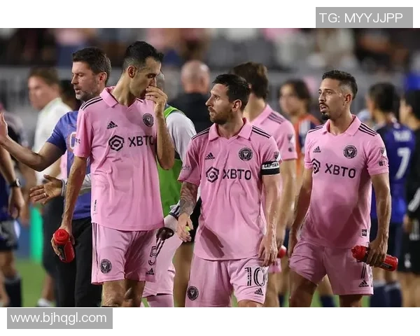 昔日足球明星重聚赛场精彩瞬间回顾与经典对决视频合集